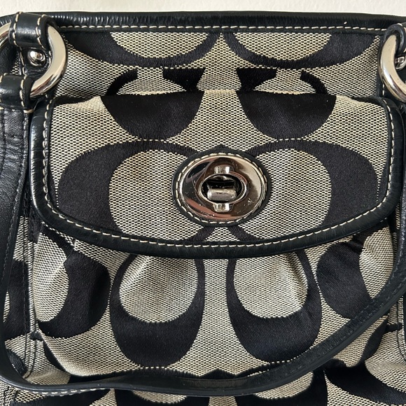 Vintage Coach Signature Bag - Picture 4 of 12